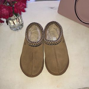 Ugg tasman slipper size 5 (kids)